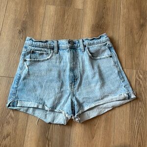 Abercrombie - the mom short - high rise